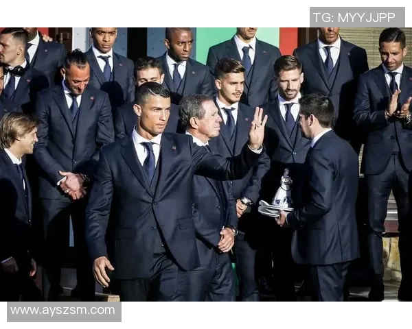 足球场上的西服风采：球星穿搭如何彰显时尚与个性